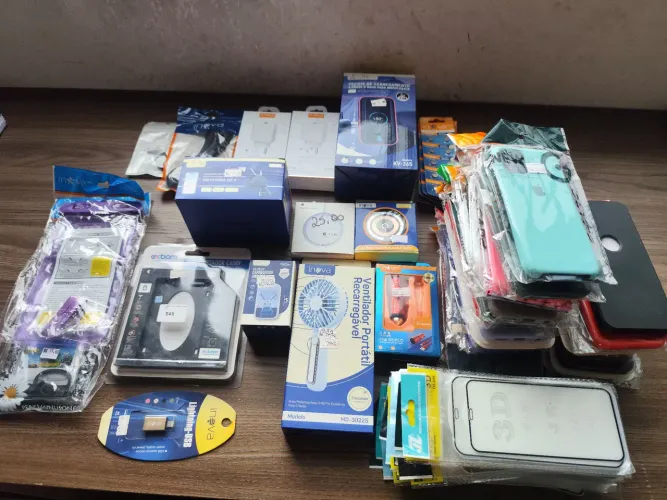 Vendo acessórios de loja de celulares PRA SAIR RAPIDO
