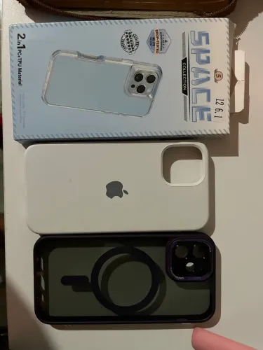 Capinha de iPhone 12 novas as 3 por 25