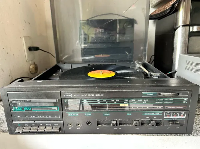 Aparelho de som antigo - Toca disco 1980