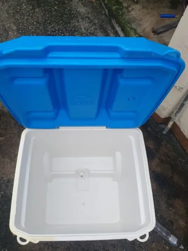 Caixa térmica Igloo Náutica Transformer Roller 60QT (56 litros)