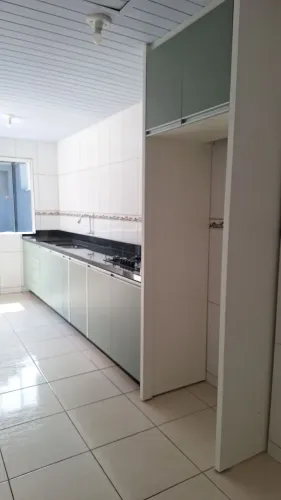 Vendo balcão de cozinha com mármore, quatro meses de uso,com cokitop, mdf.18 mm