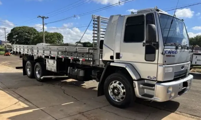 ford cargo 2428 6x2 2010 carroceria