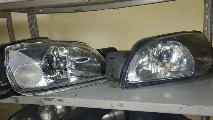 Vendo esse par de farol da Courier original original Ford