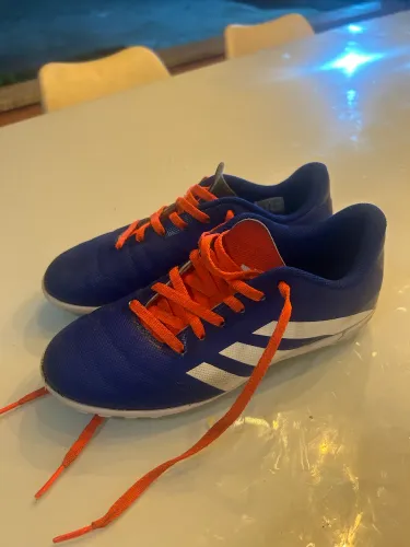 Chuteira Adidas infantil