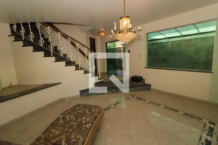 Casa à Venda - Vila Yara, 3 Quartos, 300 m2