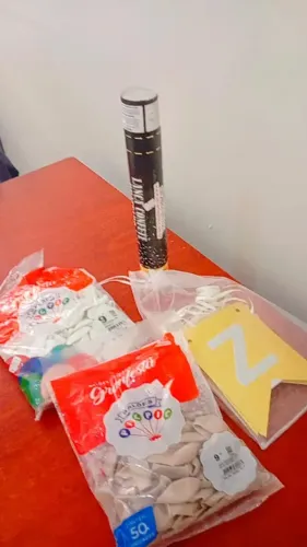 Kit festa balões e lança confete