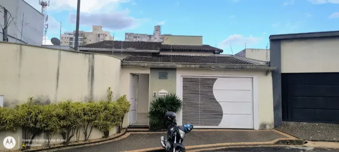 Casa para alugar no Bosque dos Buritis, 3 quartos, sendo 1 suíte, sala ampla...