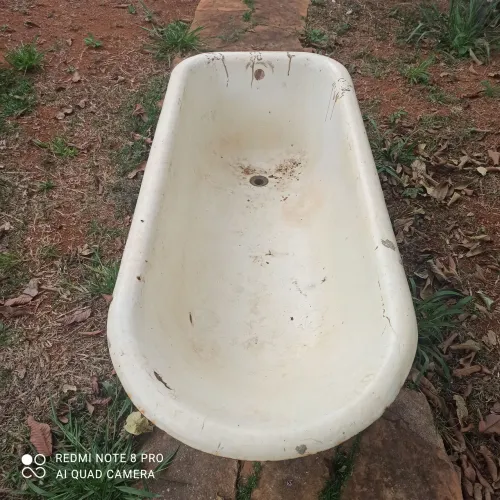 Banheira retrô... Preço de ocasião,uma reforminha e ficará como nova. Pra pegar no local.