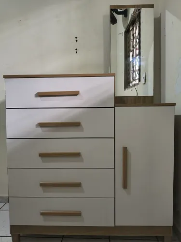 Comoda 5 gavetas e 1 porta sapateira com espelho