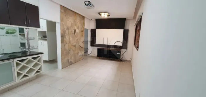 Casa térrea ! Muito bem localizada ! Segurança e tranquilidade !