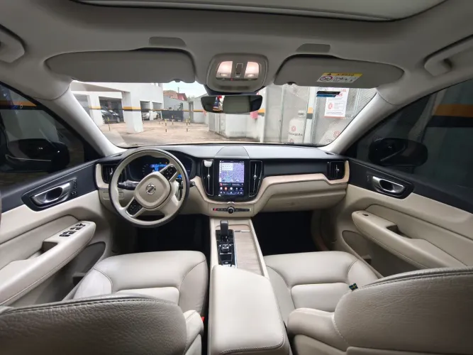 Volvo XC-60 T-8 Plus 2.0 AWD (híbrido) 2023