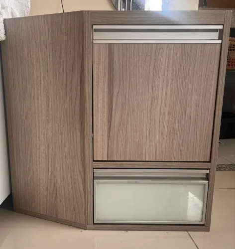 Gabinete de Banheiro em MDF Amadeirado - Design Contemporâneo