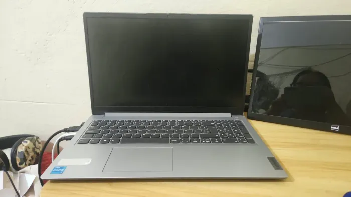 Notebook Lenovo IdeaPad 1i | 20 GB RAM | i3 1215u | 256 GB NvMe | Tela HD