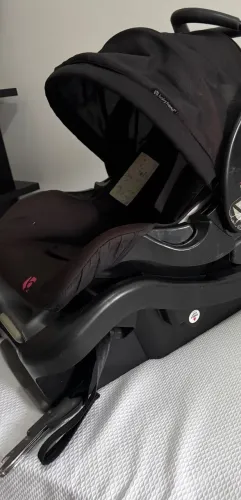 Bebê conforto com base e isofix