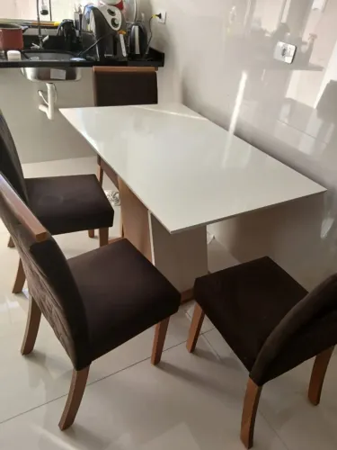 mesa com 4 cadeiras