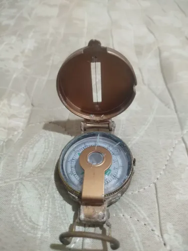 bússola de bolso estilo militar