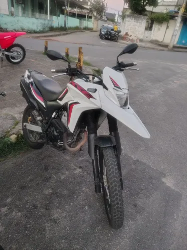 Vende se XRE 300 extra ,moto muito nova.
