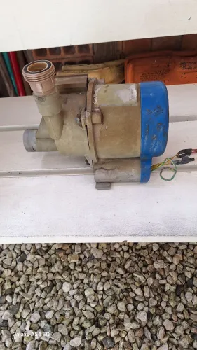 Vendo motor de banheira de hidromassagem pouco usado