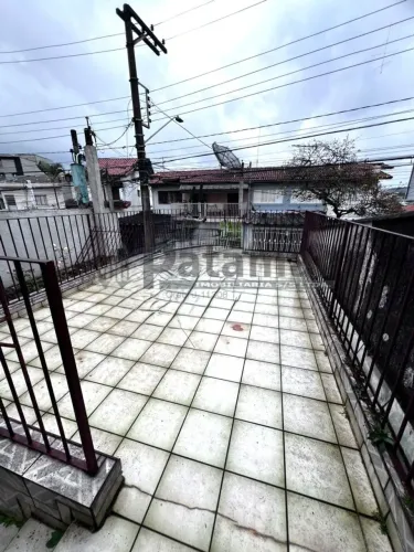 Casa Disponível para Locação com 2 quartos e quintal amplo