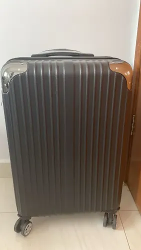 Mala de Viagem 12kg Rígida com Rodinhas Removíveis - Ótimo Estado