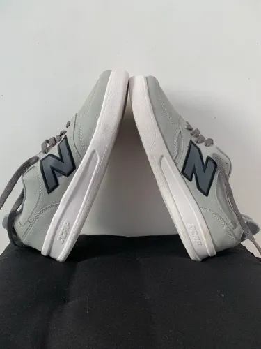 Tênis New Balance Cinza