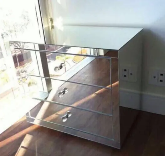 Mesa de Cabeceira Espelhada