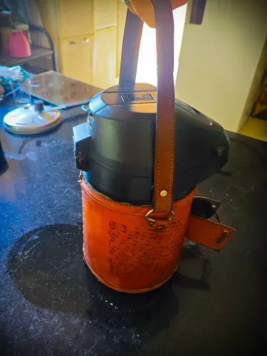 ? Garrafa Térmica de Pressão com Capa de Couro ?