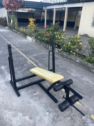 Supino declinado com cadeira extensora e mesa flexora 