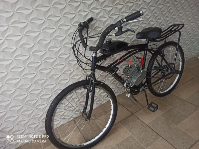 Bicicleta motorizada estilo retrô, econômica e pronta para rodar!