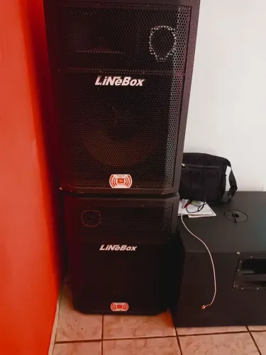 Caixas passivas de 15 tuítes e drive JBL e falantes 350 rms 