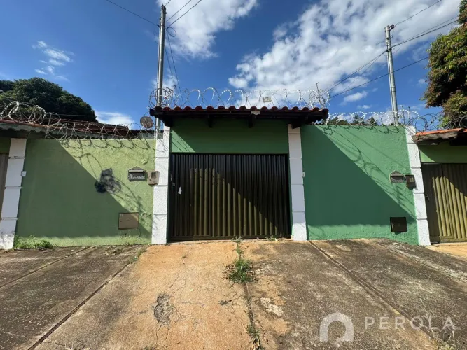 Casa 04, 02 Quartos, Rua Porto Alegre, Vila Jardim São Judas Tadeu.