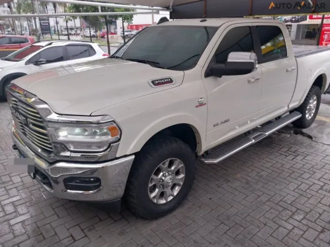 RAM 3.500 Laramie apenas 42 mil km rodados 