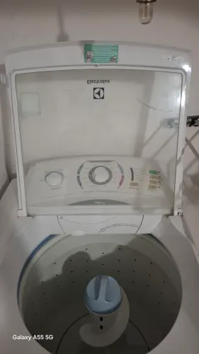 VENDO UMA MÁQUINA DE LAVAR ROUPAS