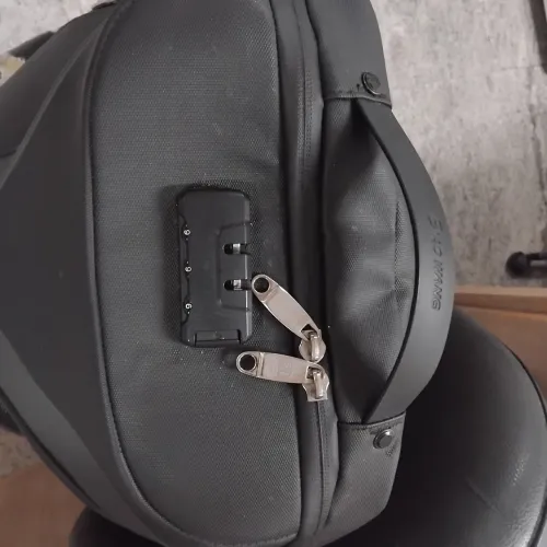 Vendo mochila preta usada