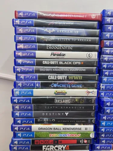 Lote com 107 jogos de PS4 - PlayStation 4
