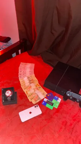 PS4 semi novo pra vender rápido