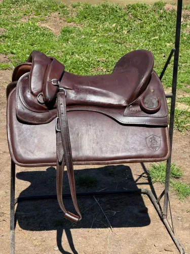 VENDO conjunto de sela, manta e loros Ulguim
