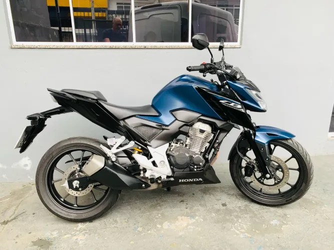 ? HONDA CB 300F 2025 - ABS - APENAS 3.500 KM!
