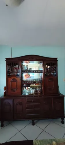 Mesa e arca em madeira maciça