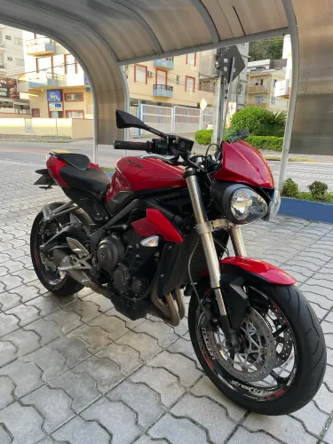 STREET TRIPLE 765s