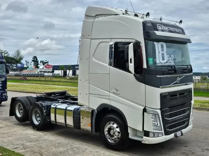 Volvo FH460 6X2 GLOBETROTTER Ano 2018 Teto Alto Automático Mola Interna Nova. TOP