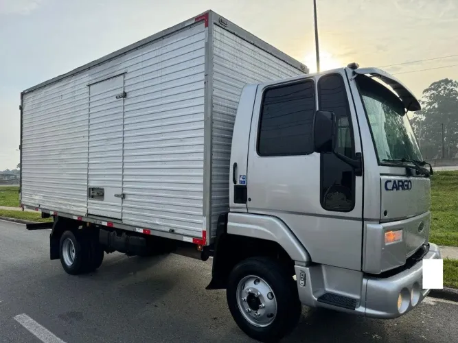 Ford Cargo 815 Baú 2010
