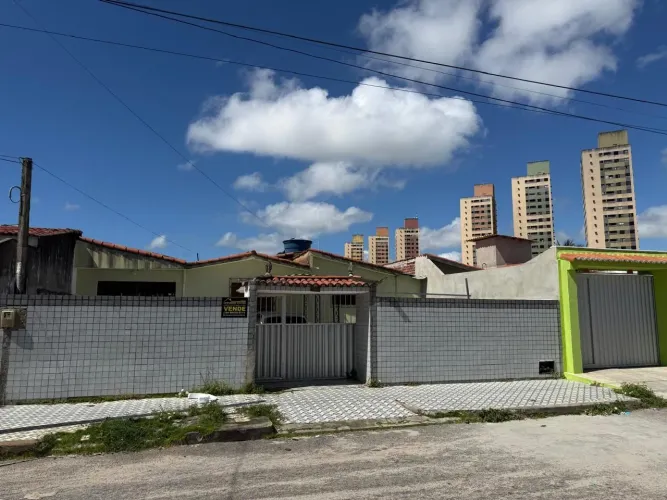 Vendo Casa No Satélite - Bem Localizada.