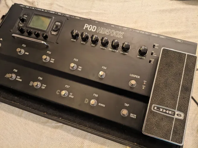 Pedaleira de guitarra Line 6 hd500x c/ case