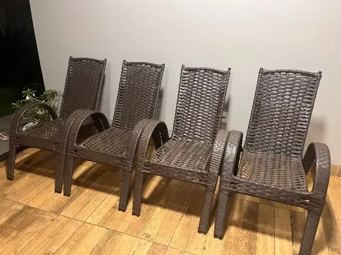 Vendo 4 cadeira de fibra usada por 600,00