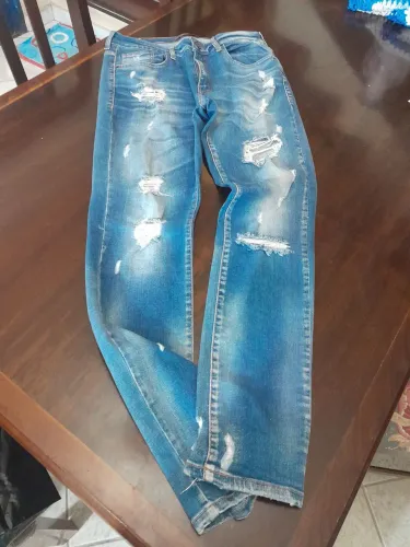 4 calcas,2 importadas, 6 bermudas e 2 short tudo usado