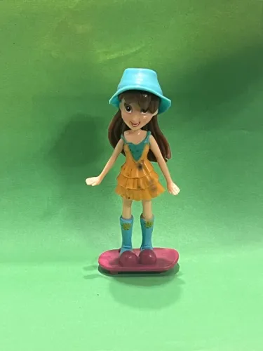 Boneca importada miniatura