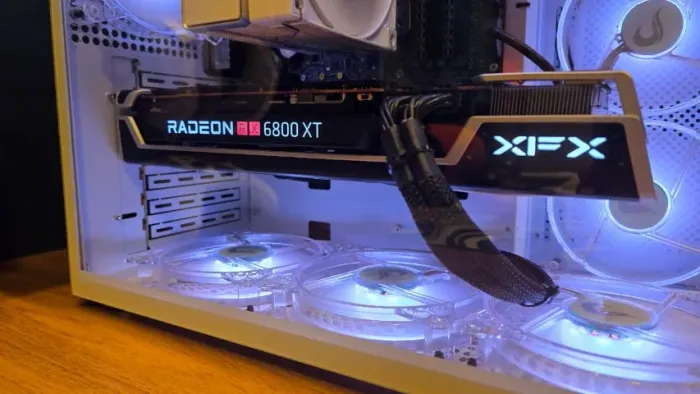 Placa de Vídeo AMD Radeon 6800XT Merc Usada