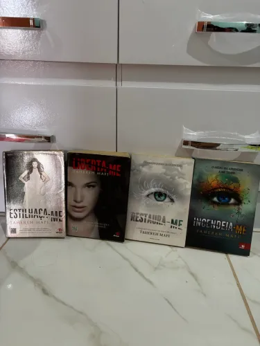 Saga Estilhaça-me 