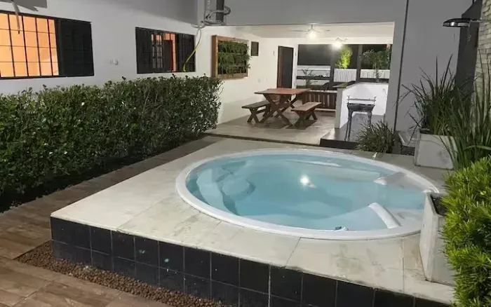 ALUGO CASA MOBILIADA EM PONTA NEGRA 4 SUÍTES